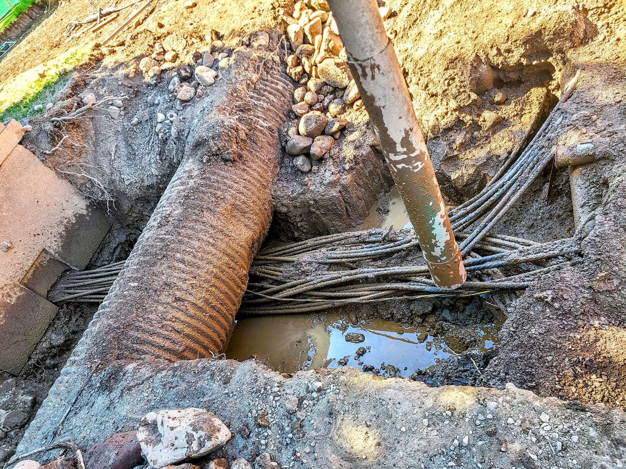 Potholing.  Potholing for utility installation.