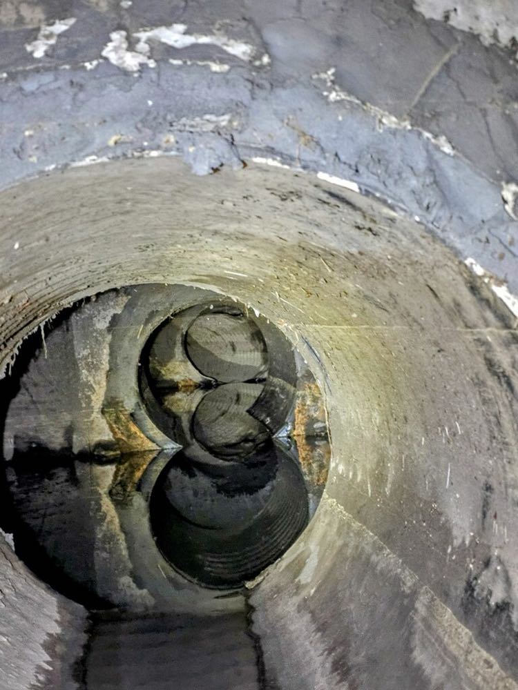 Underground storm water vaults