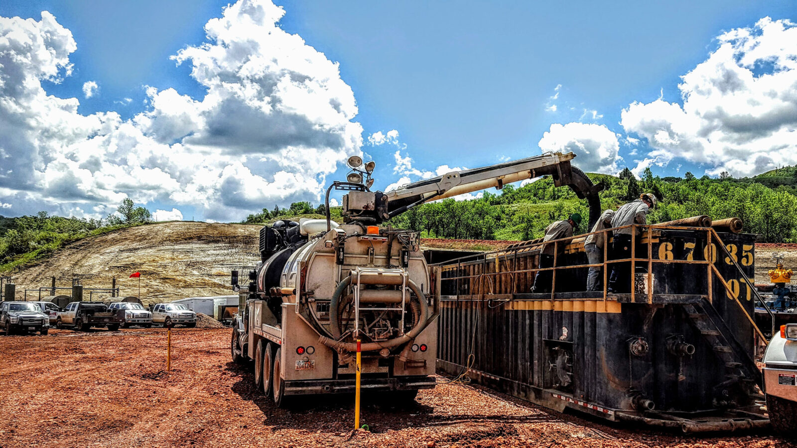 Frac tank cleaning, open top frac tank cleaning